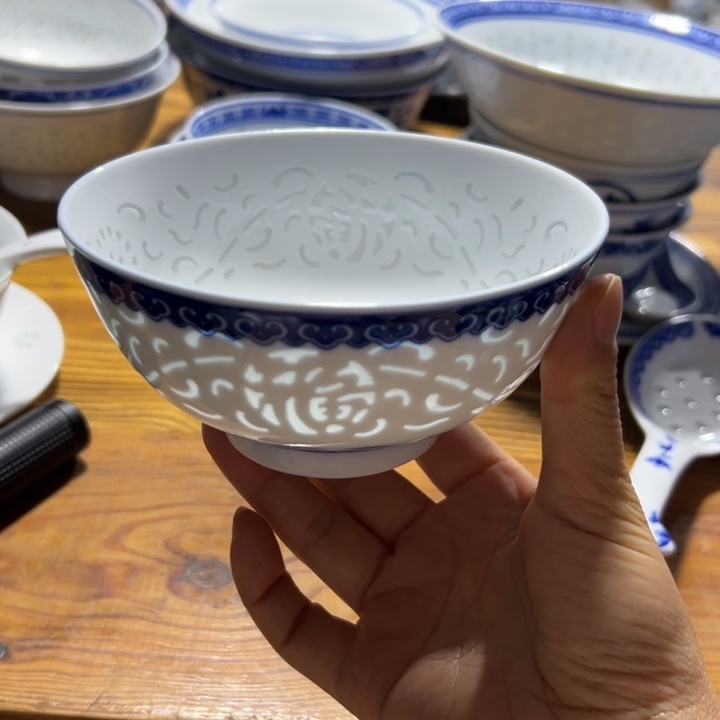 碗青花5寸雕刻福字饭碗