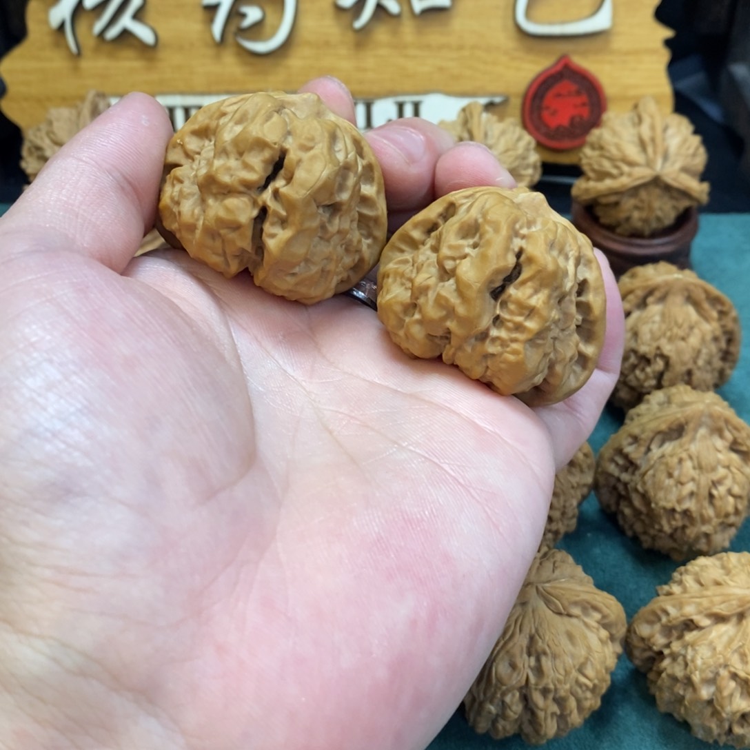 文玩核桃把件蛤蟆头42全品