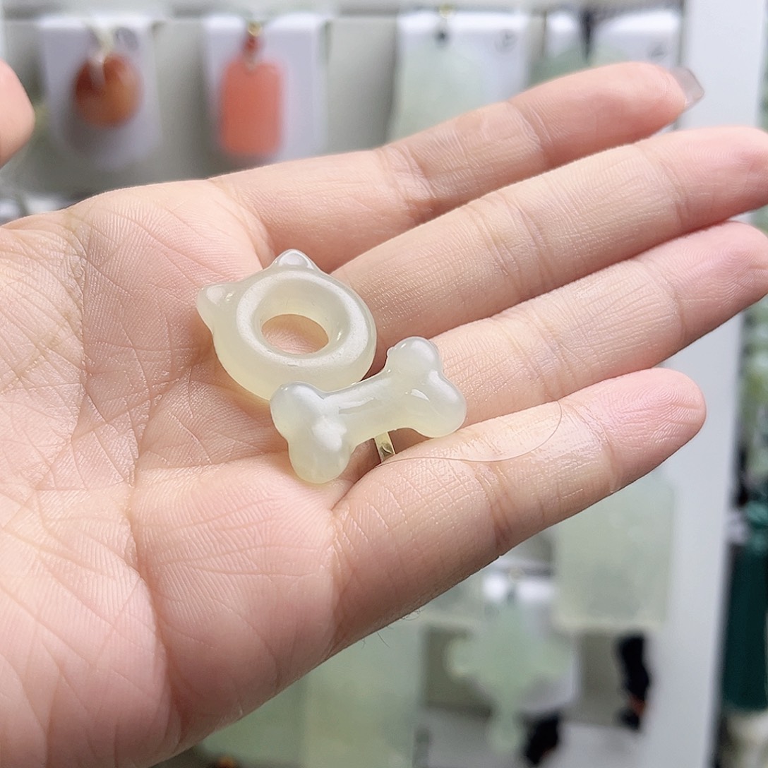 岫玉未镶嵌吊坠(赠链)