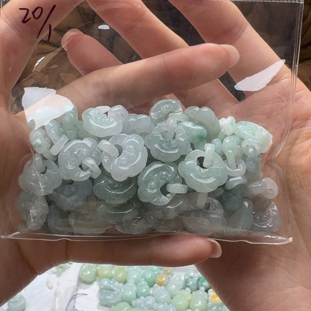 未镶嵌挂件翡翠福利1个，不包邮，拍一单邮费发货