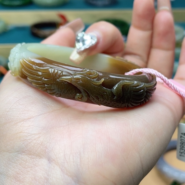 和田玉手镯57+圈口。编号17贵妃镯未镶嵌