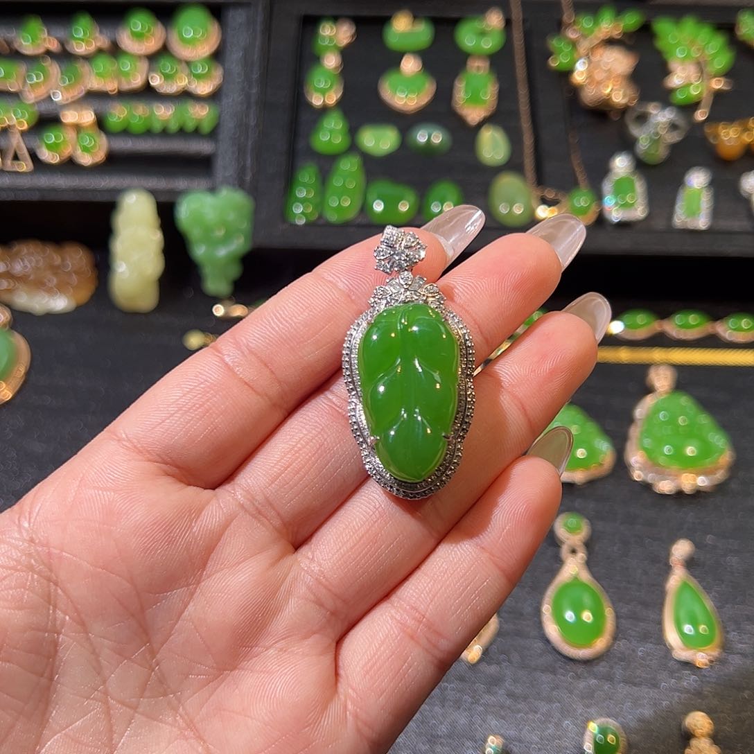 和田玉（碧玉）颈饰18K金镶嵌