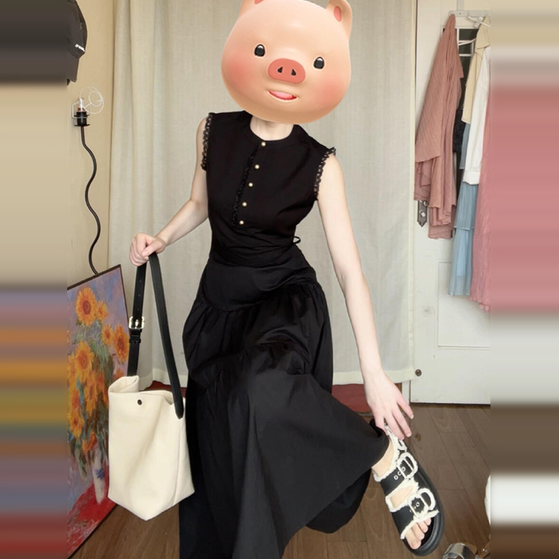 夏季法式气质赫本黑色圆领无袖衬衫连衣裙女高级显瘦褶皱A字裙子