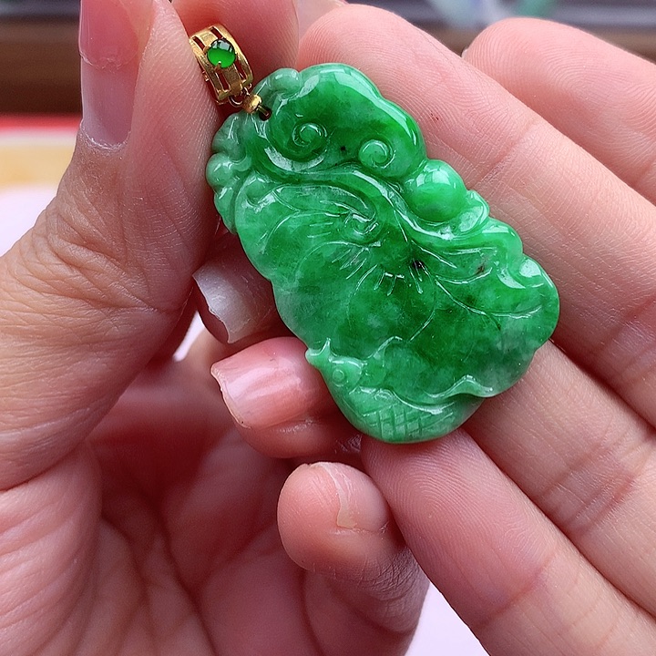 翡翠颈饰18K金镶嵌翡翠