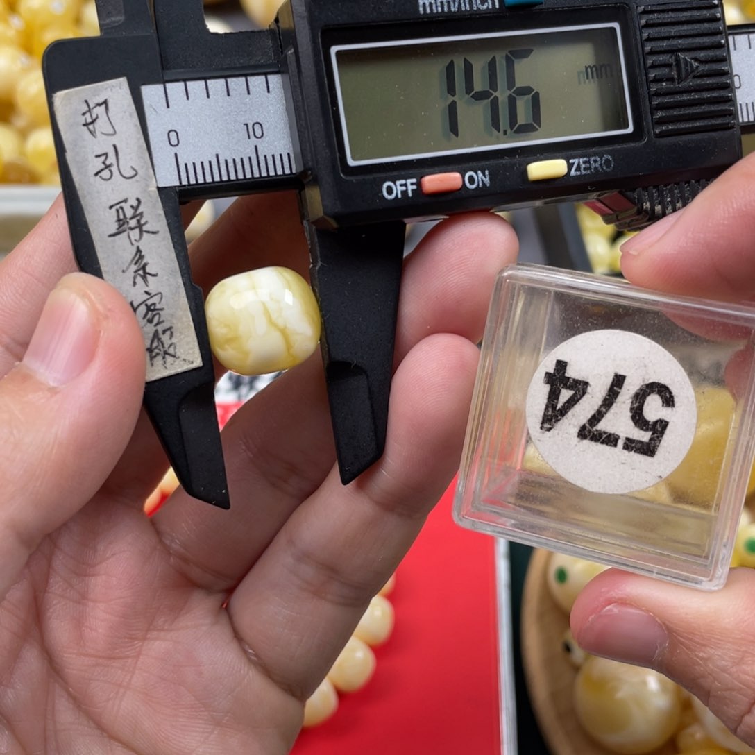 蜜蜡珠宝奇石未镶嵌