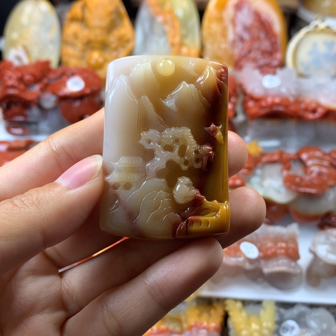 石英质玉（黄龙玉）挂件未镶嵌