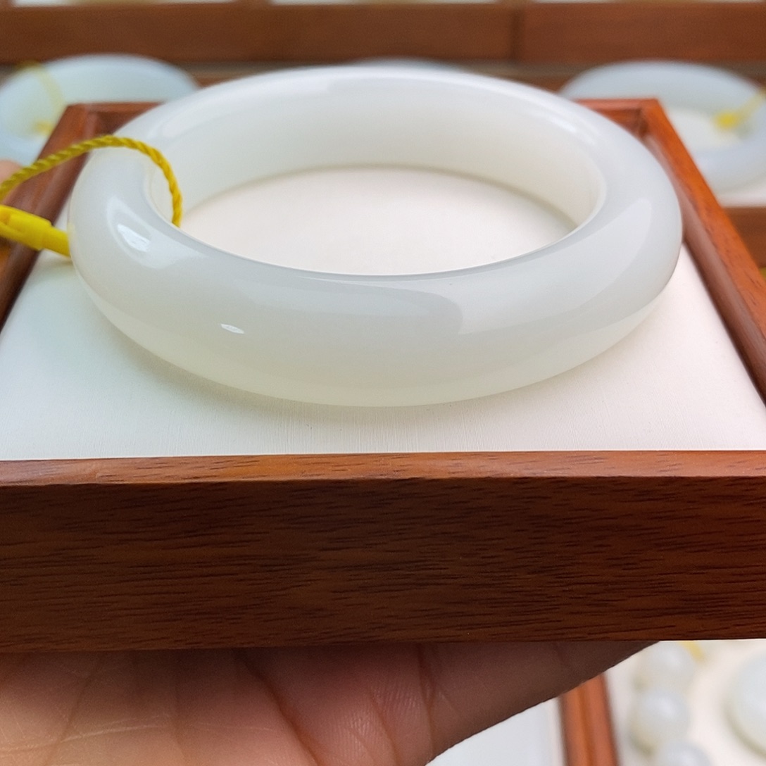 和田玉（白玉）未镶嵌手镯