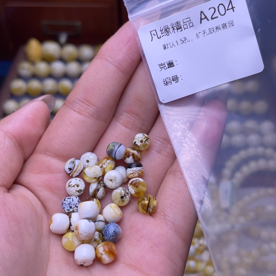 琥珀未镶嵌裸石多样性发其一