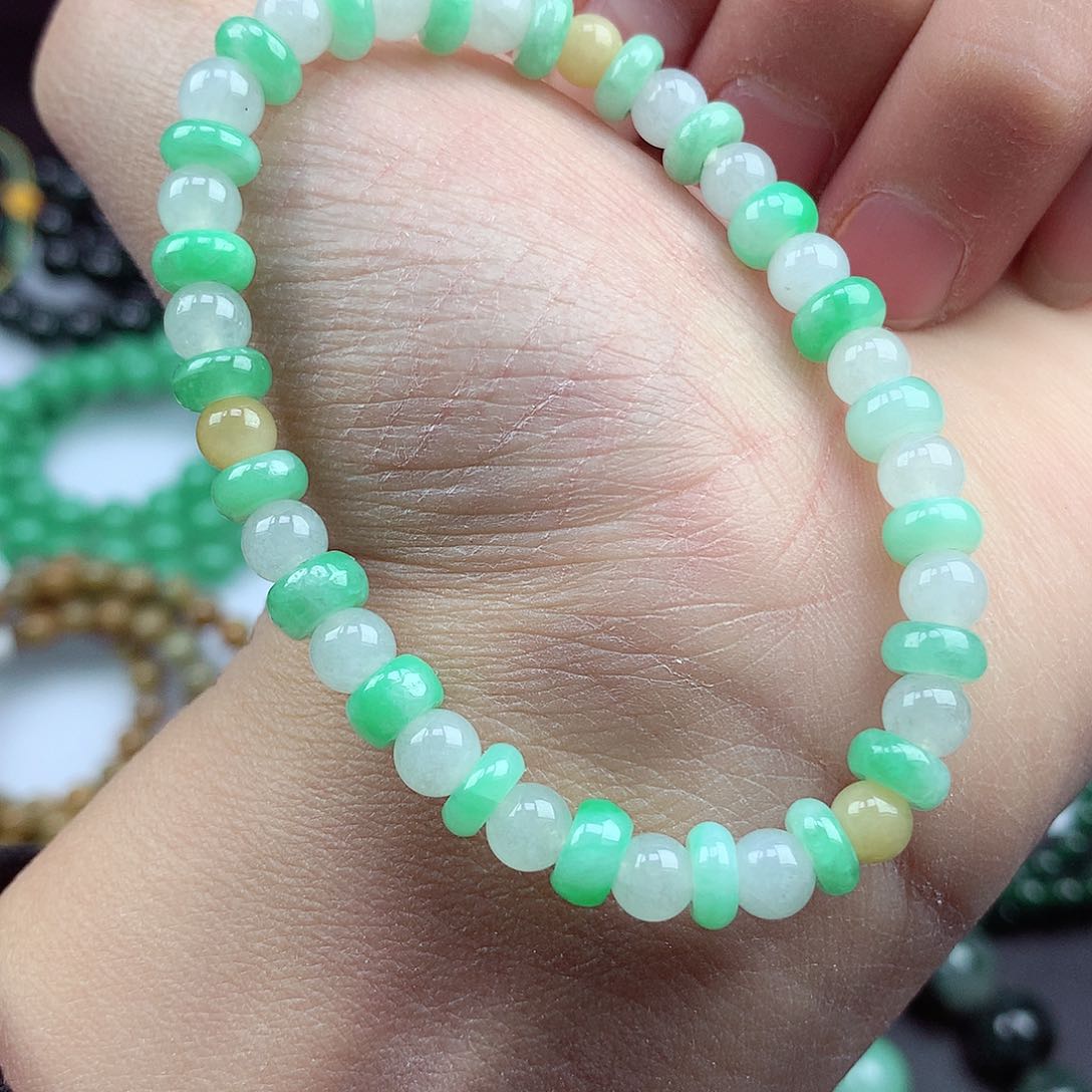 翡翠颈饰未镶嵌手串