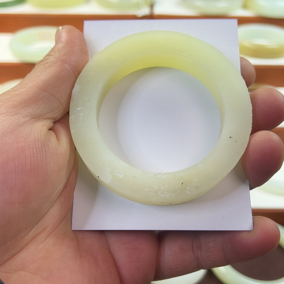 未镶嵌手镯和田玉且末三色