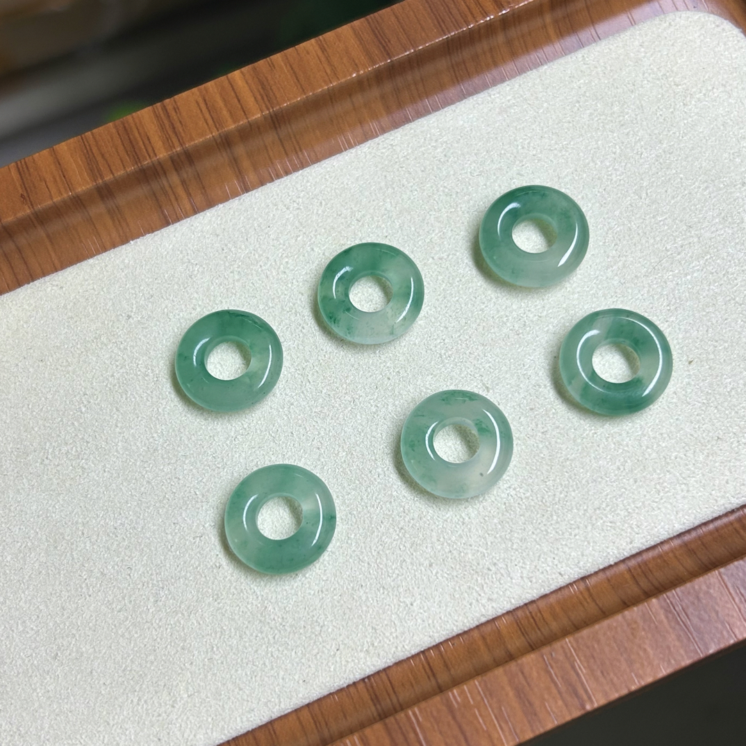 天然A货非洲翠甜甜圈卡15x4.5mm多样化发其一