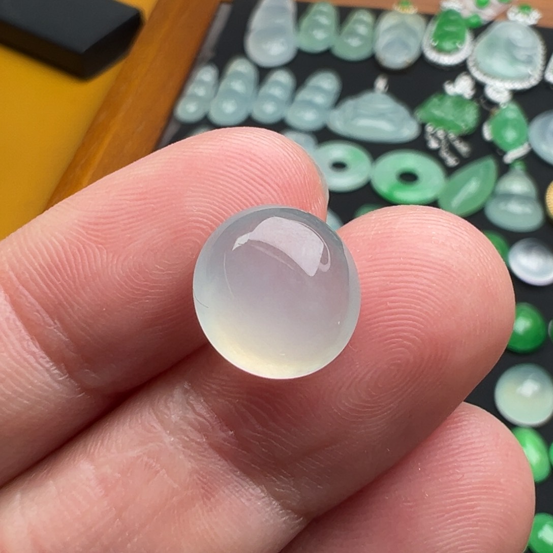 翡翠颈饰未镶嵌蛋面11.9