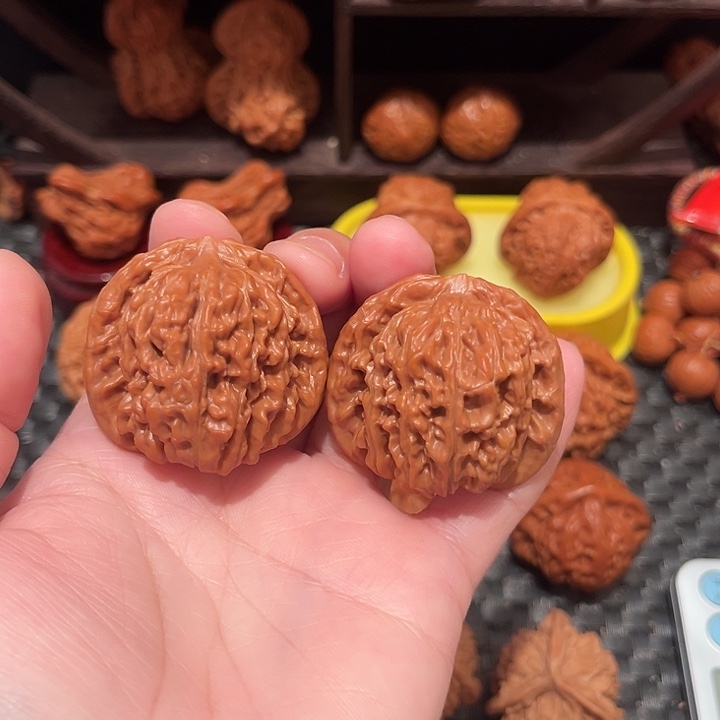 郭***.文玩核桃吊坠四座楼