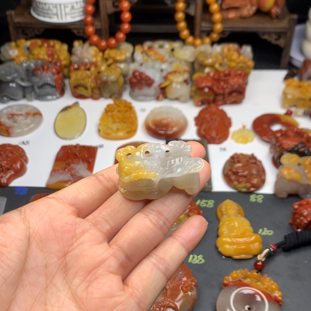 石英质玉（黄龙玉）挂件未镶嵌