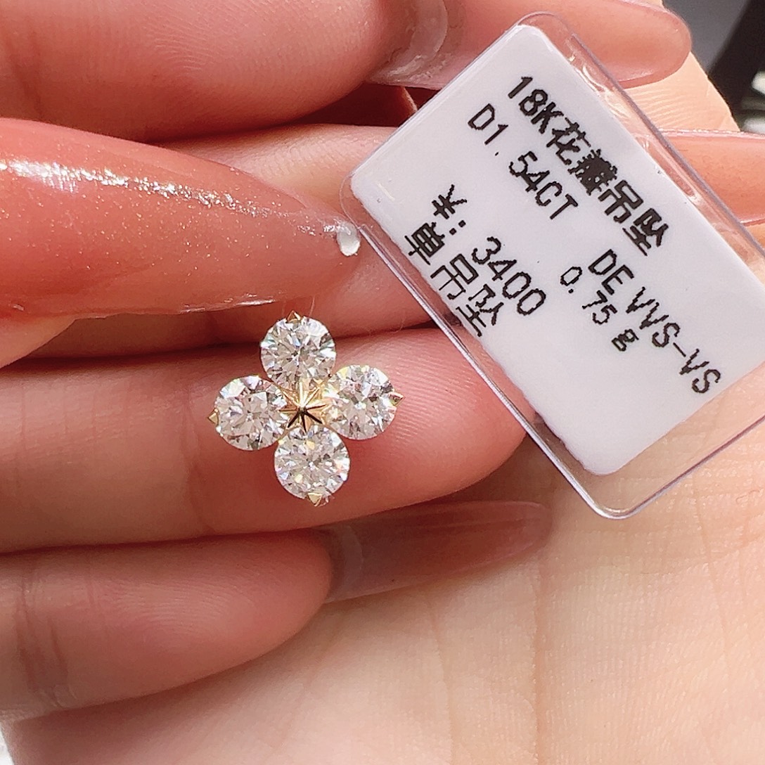 吊坠实验室培育钻石18K金镶嵌1.54ctＫ黄花瓣吊坠