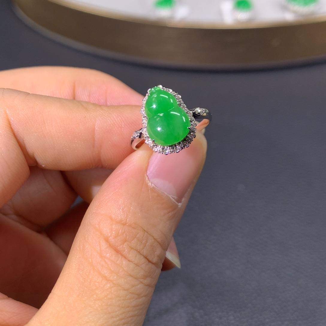 翡翠戒指18K金镶嵌翡翠