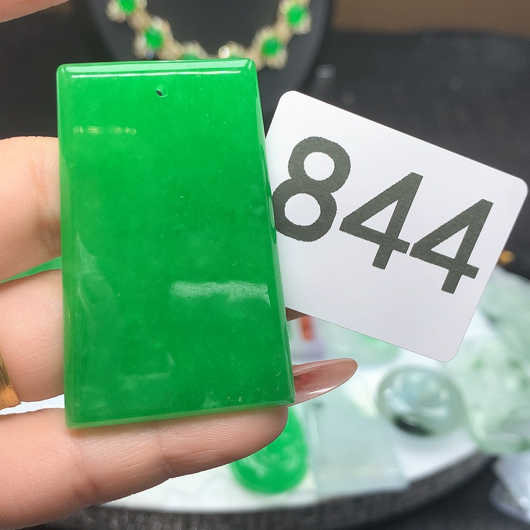 翡翠吊坠(赠链)未镶嵌