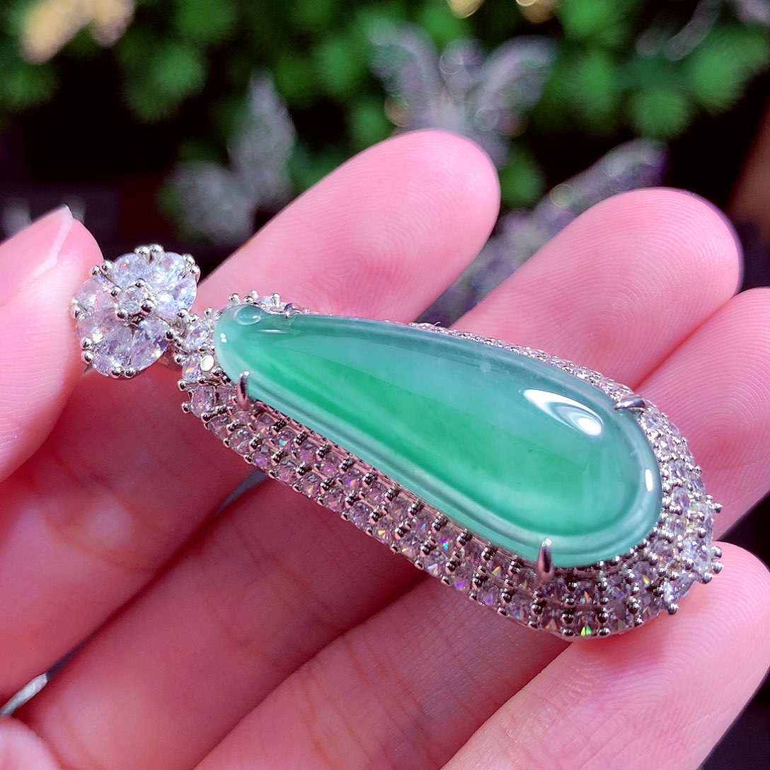 颈饰未镶嵌翡翠天然