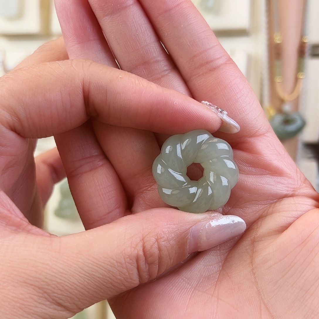 风***和田玉未镶嵌颈饰