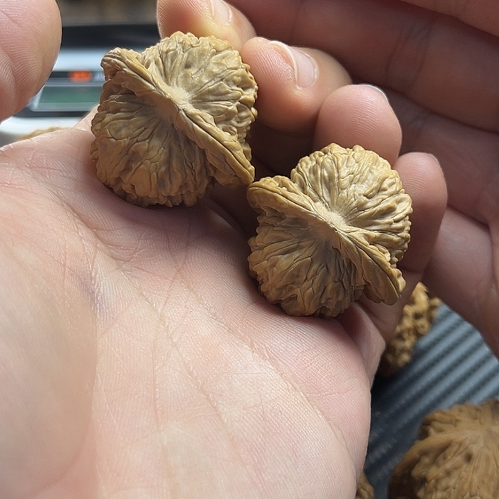 大***饼文玩核桃把件35全品四座楼