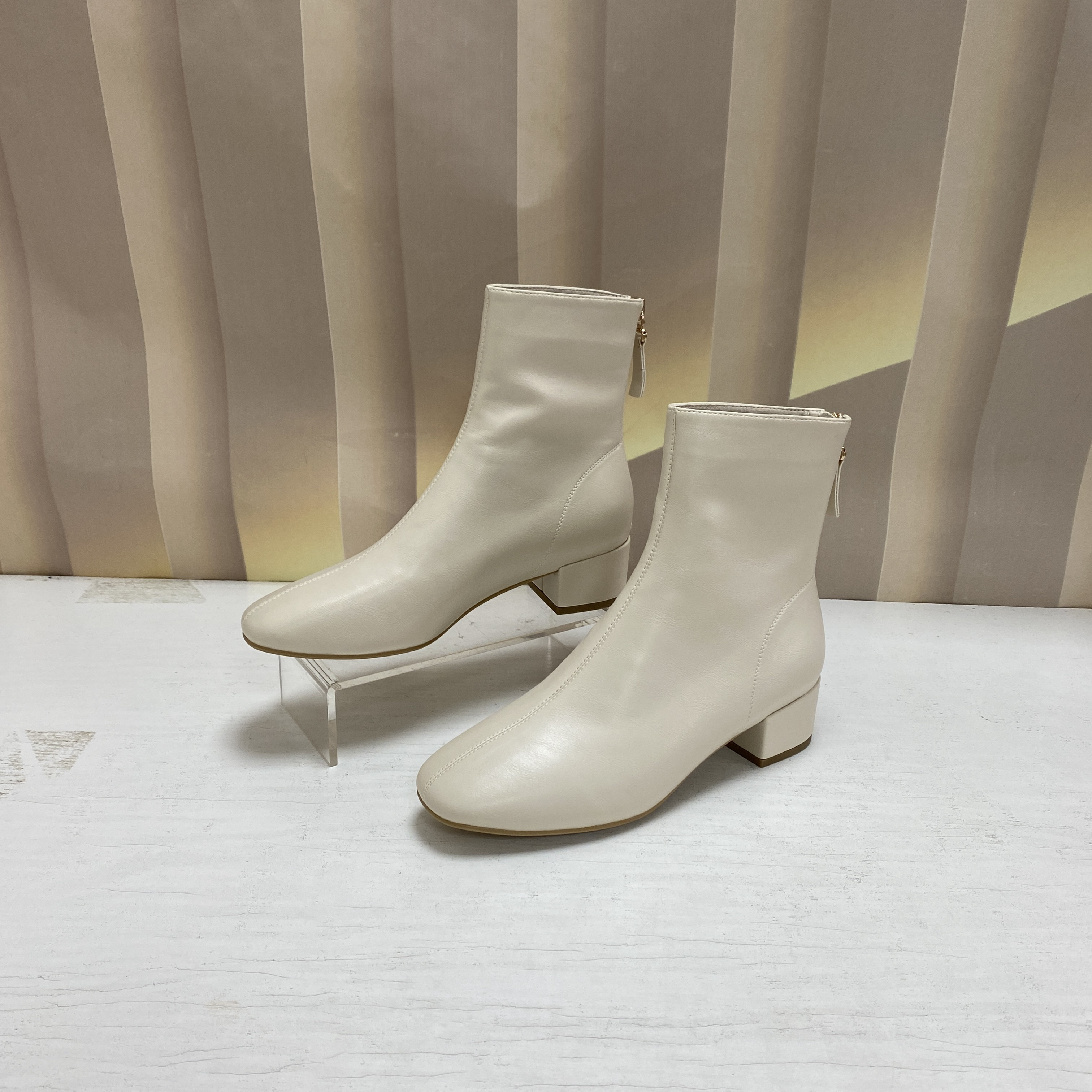 070秋冬时尚百搭粗跟单里短靴F