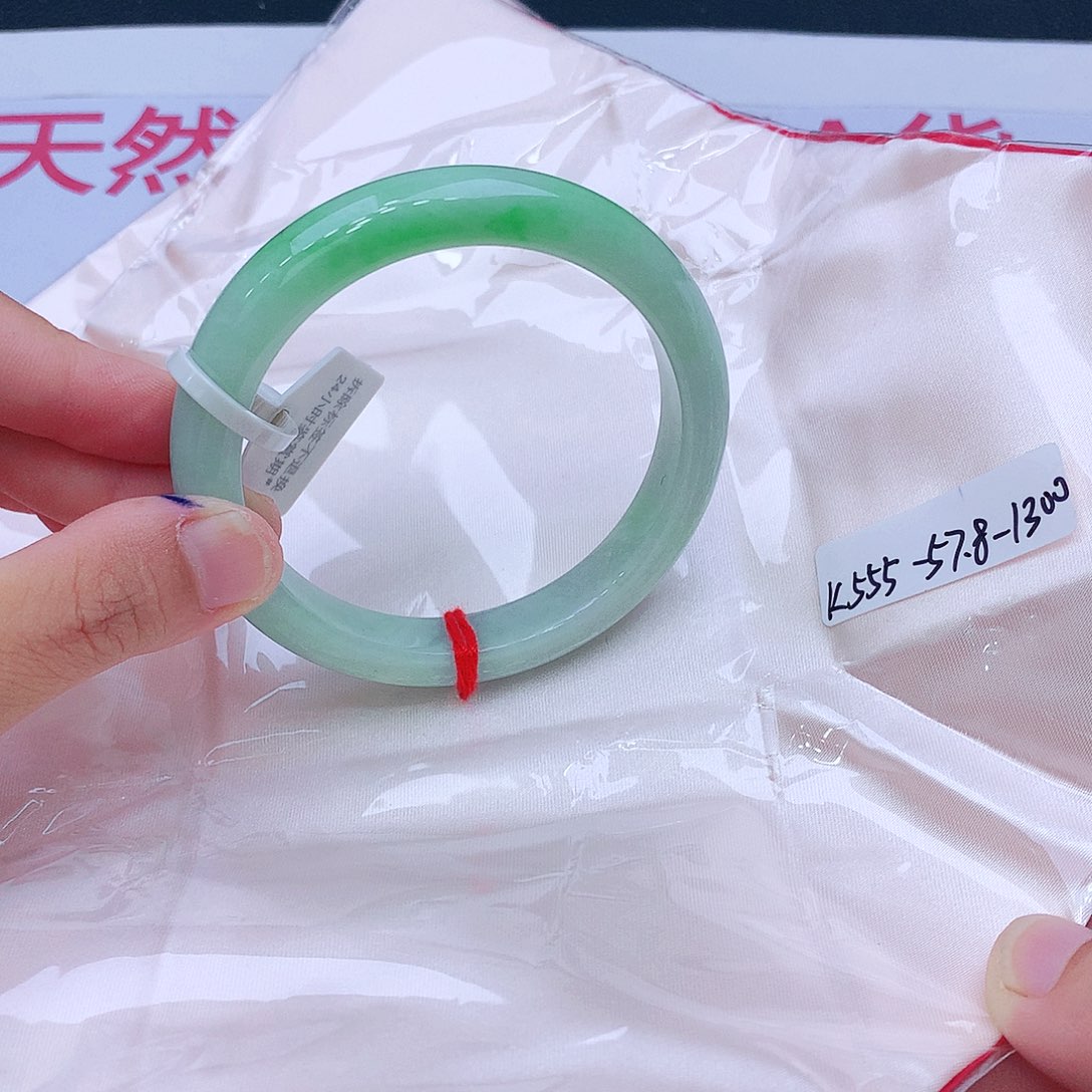 未镶嵌手镯翡翠翡翠