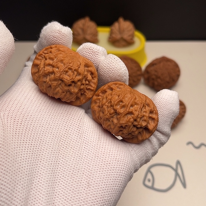 果***爸文玩核桃把件40核王