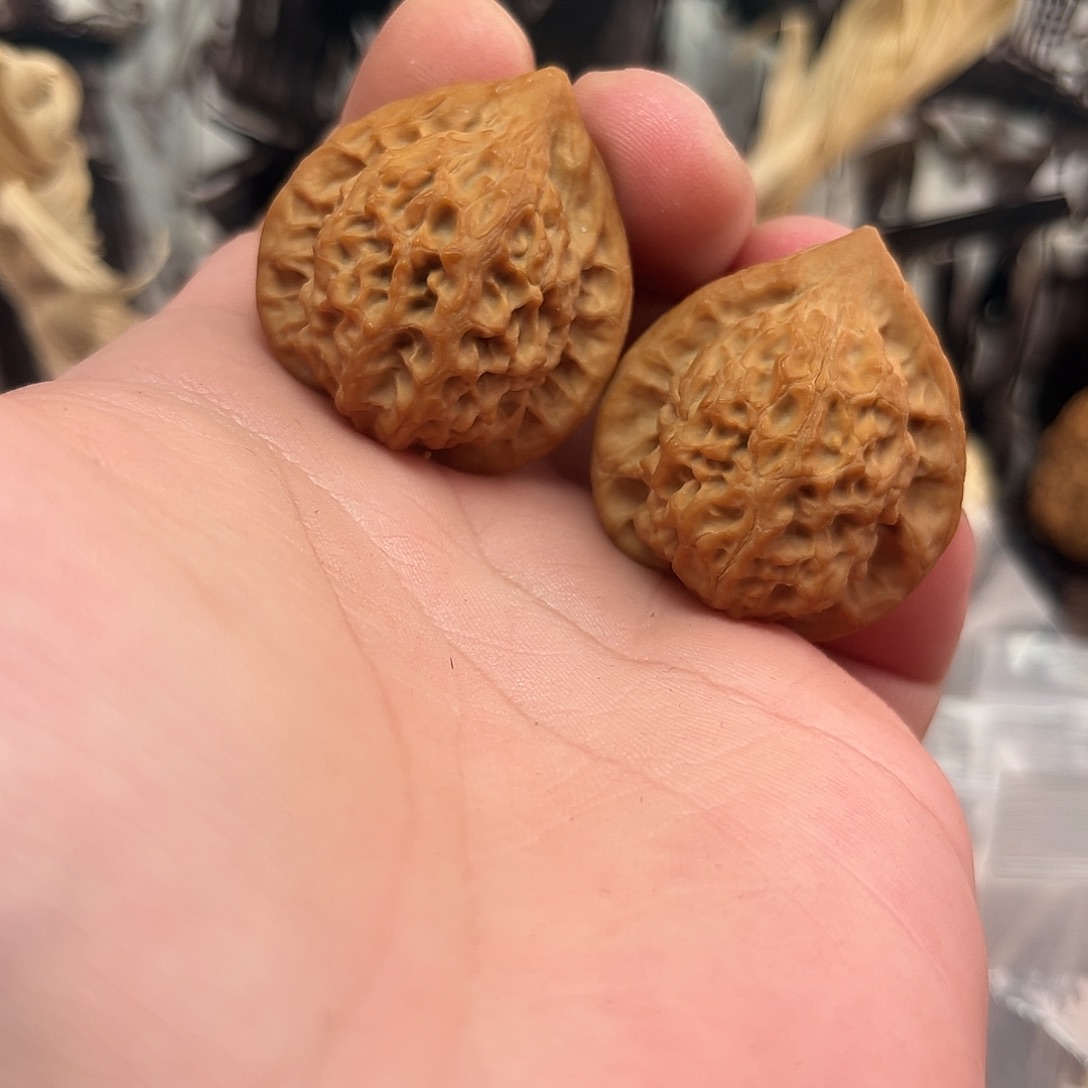 文玩核桃把件贵妃冒手捻34尺