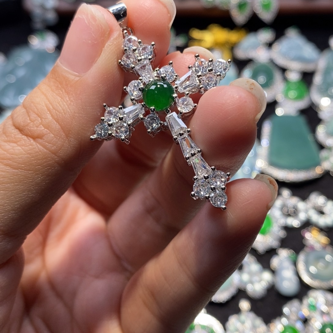 翡翠未镶嵌颈饰翡翠