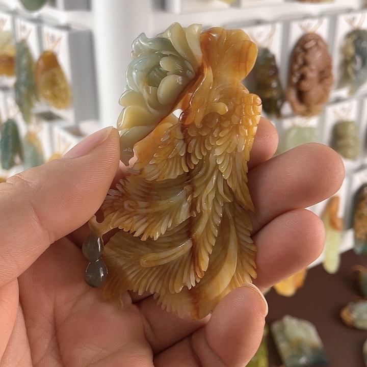 蛇纹石玉颈饰合金