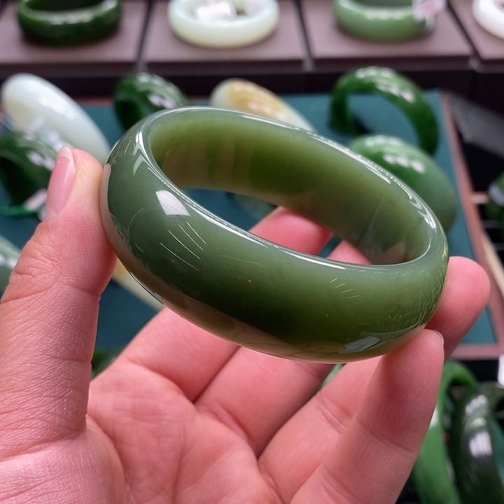 和田玉（碧玉）未镶嵌手镯