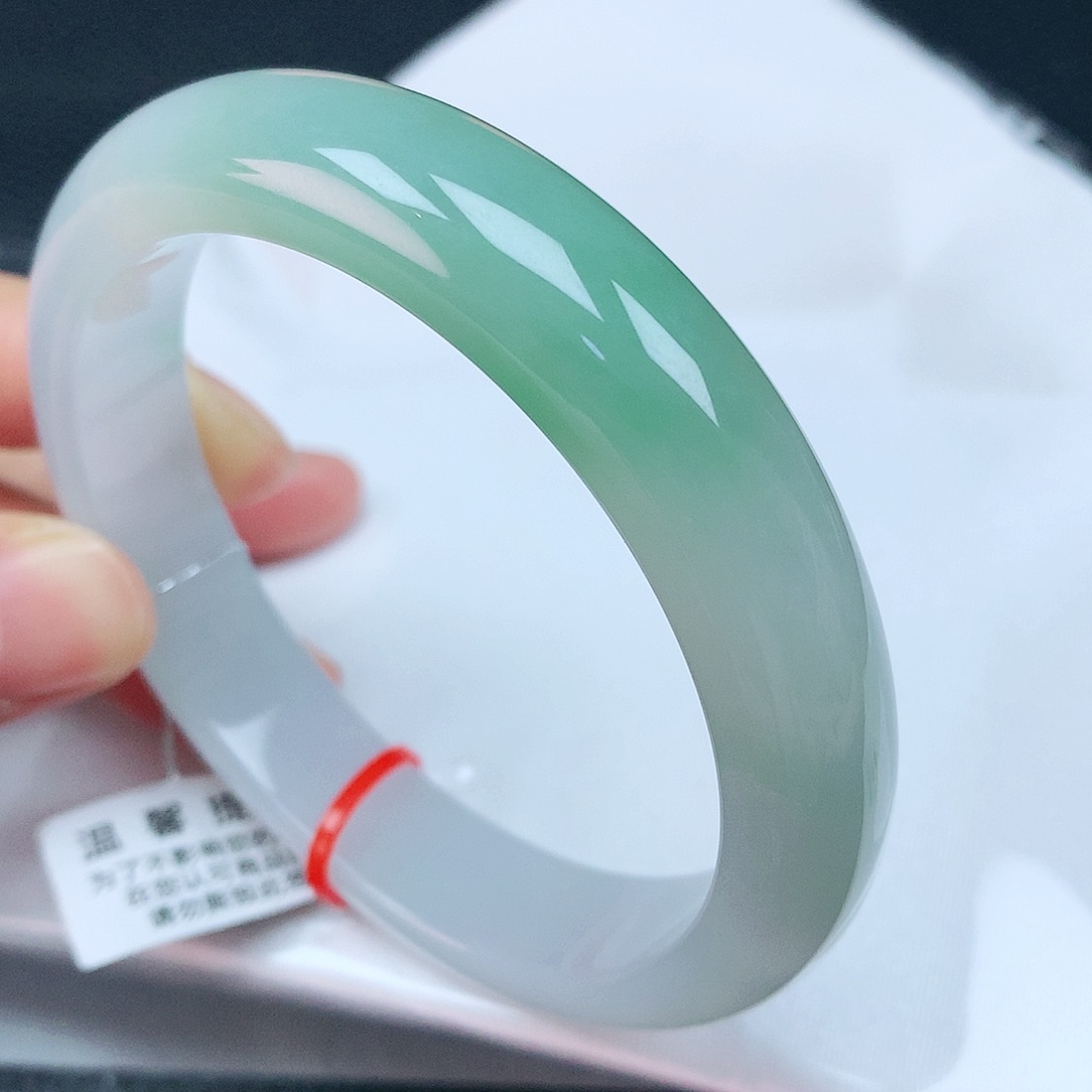 翡翠手镯未镶嵌59圈