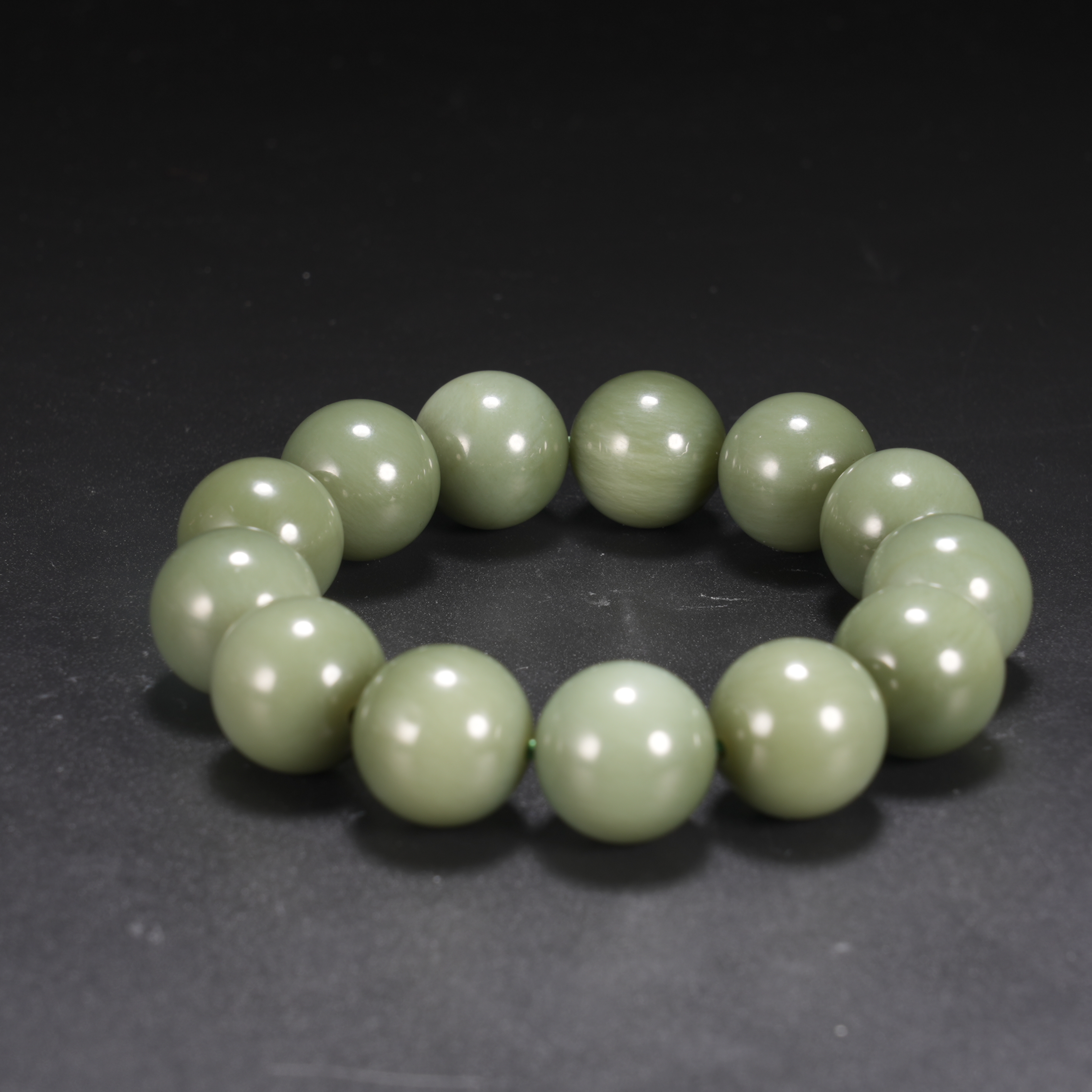 lot37和田玉沙枣青手串（珠径16mm*13颗）/保利拍卖