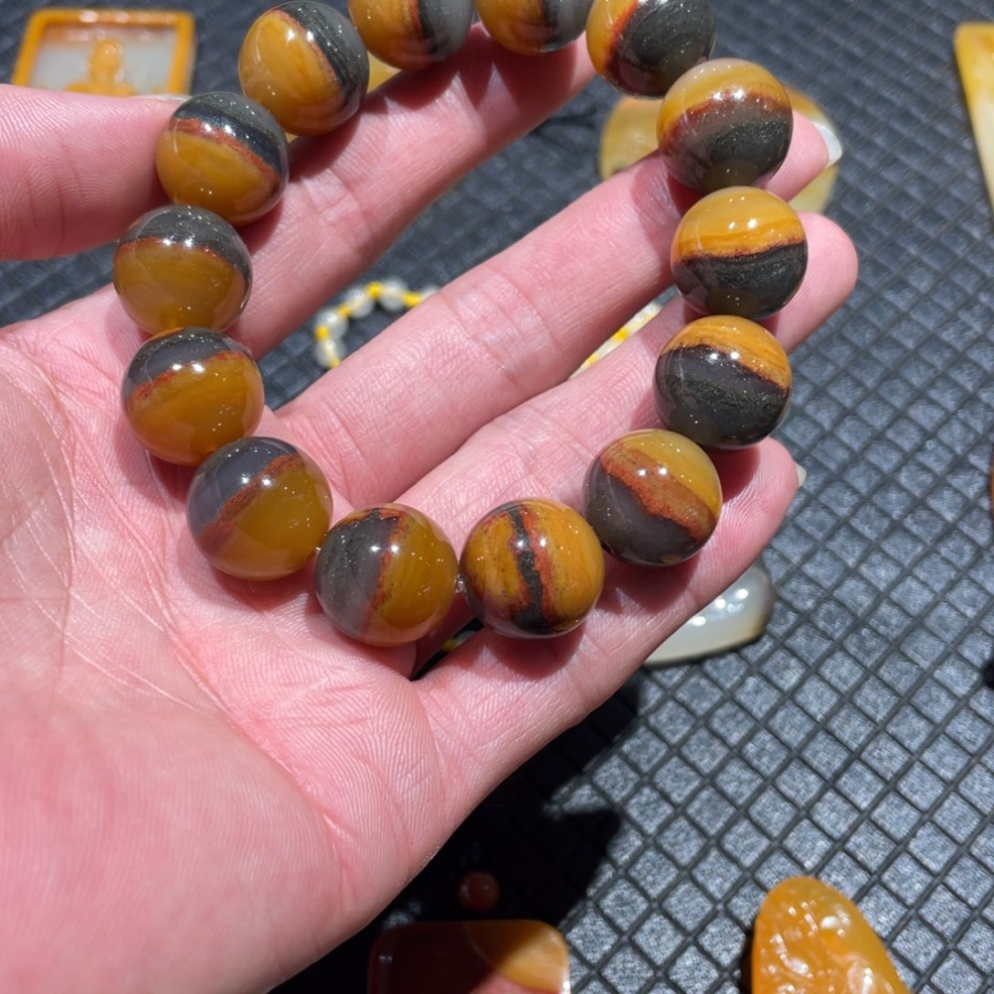 未镶嵌石英质玉（黄龙玉）手串