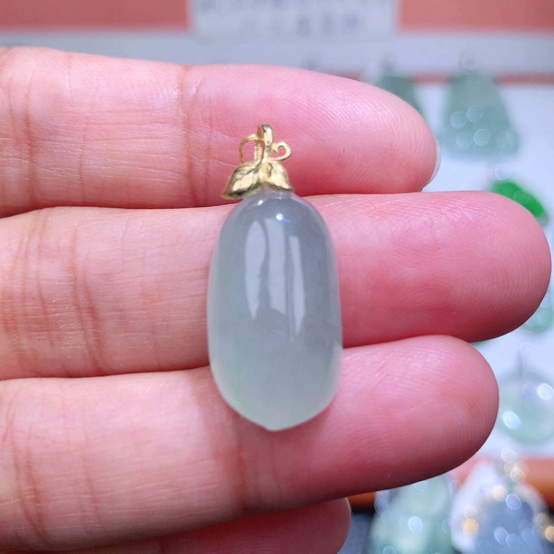 翡翠18K金镶嵌颈饰福瓜