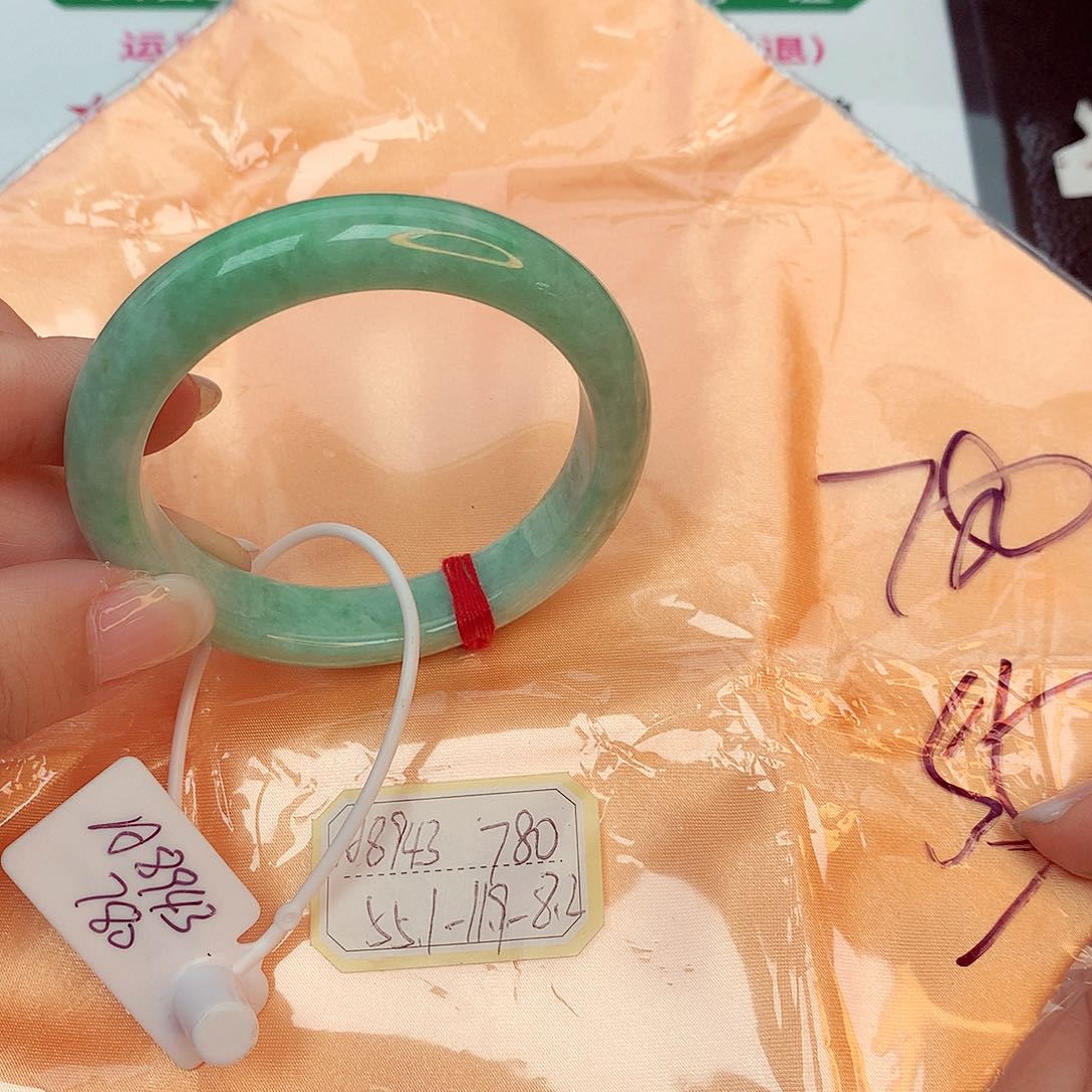 翡翠手镯未镶嵌缅甸翡翠