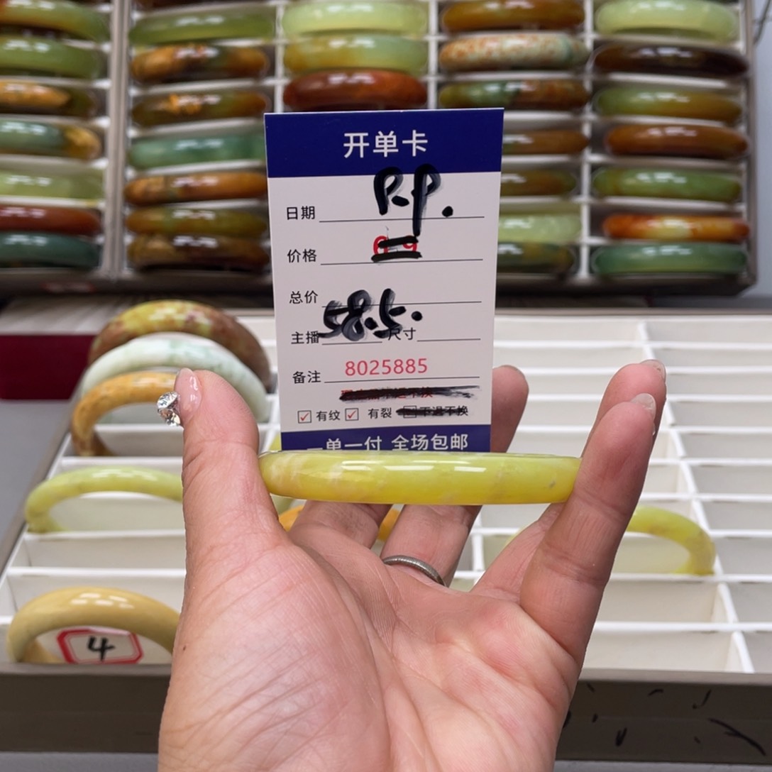 蛇纹石玉手镯未镶嵌小*女