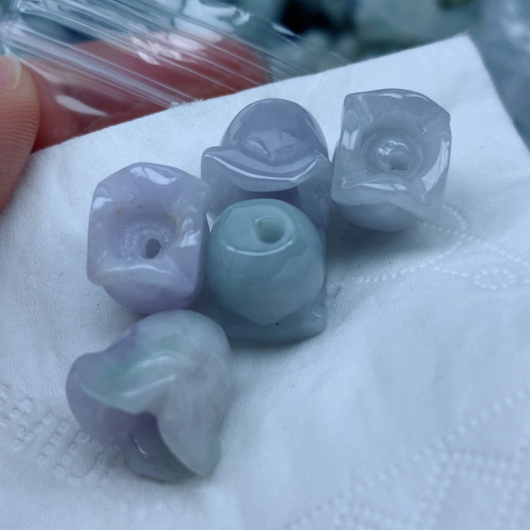 颈饰足铂镶嵌翡翠翡翠