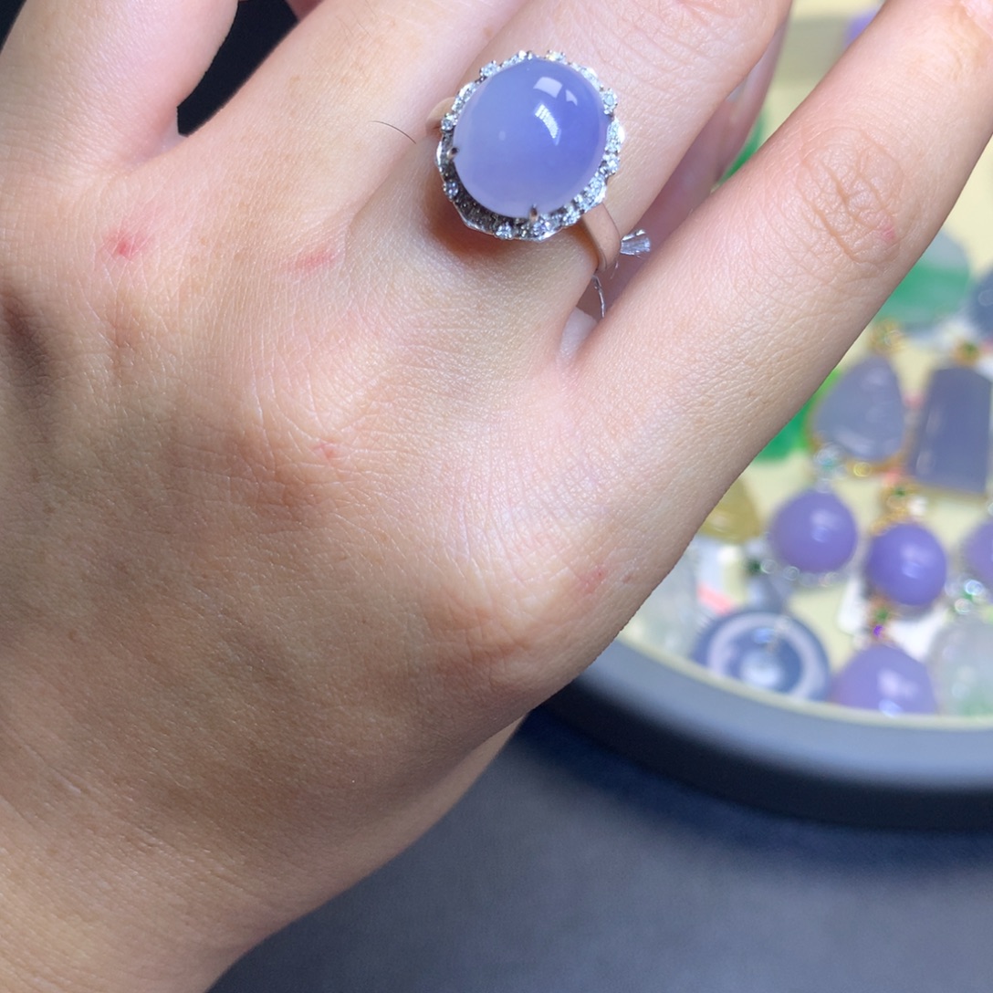 颈饰18K金镶嵌翡翠