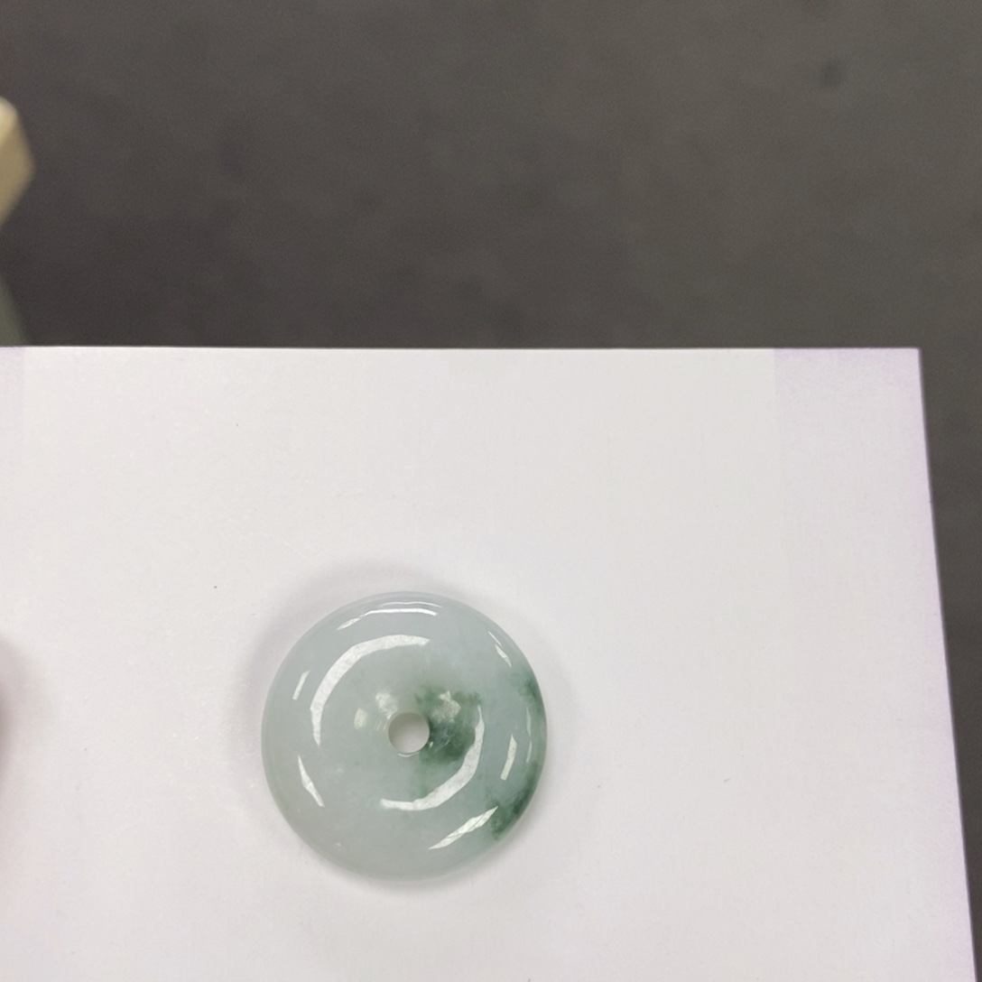 翡翠颈饰未镶嵌平安扣