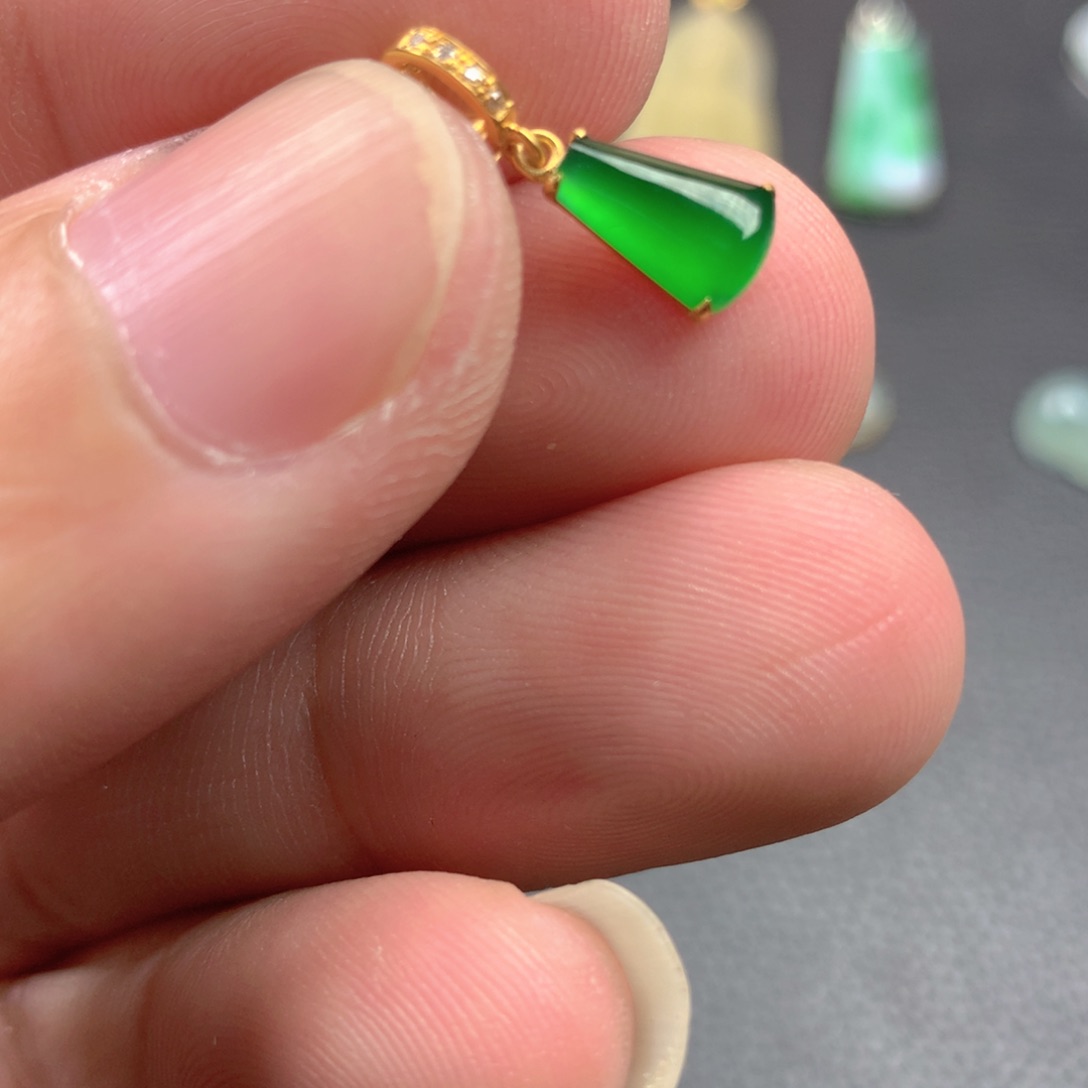 【闪购商品】颈饰18K金镶嵌翡翠楠****◇翡翠