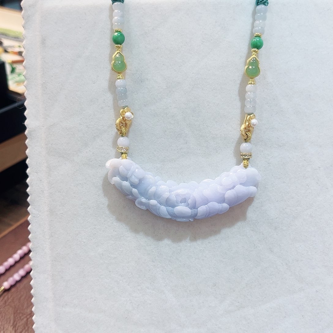 翡翠颈饰未镶嵌吊坠