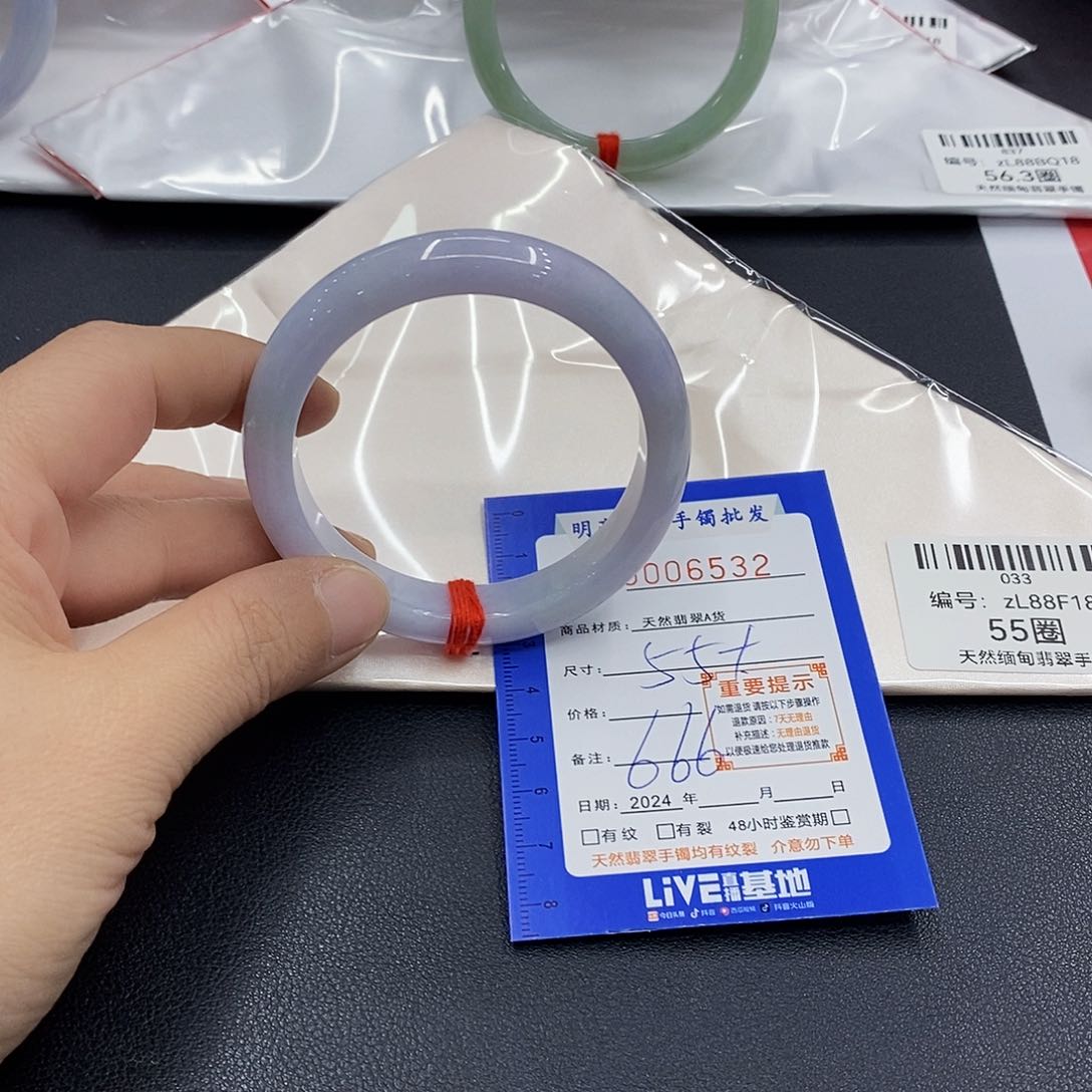 翡翠手镯未镶嵌翡翠手镯