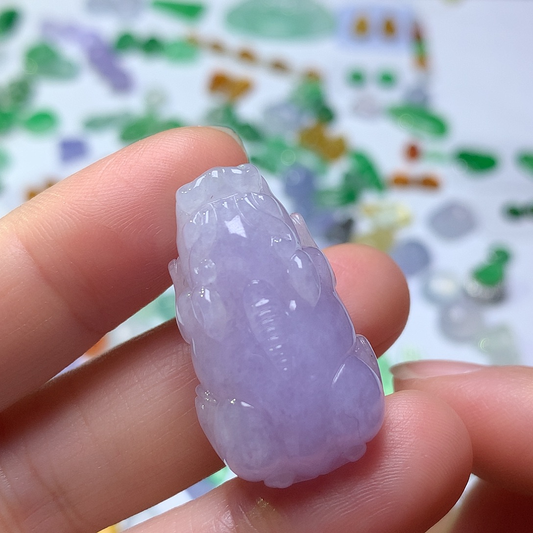 翡翠未镶嵌颈饰皮休