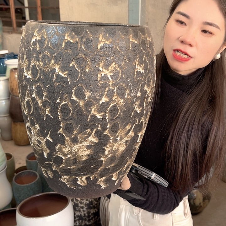 瑕疵口23高32花盆……