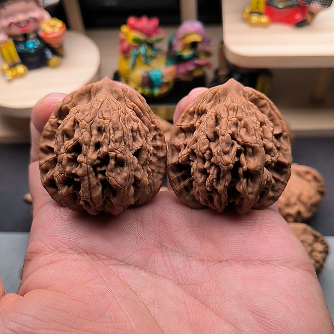 文玩核桃吊坠山地老款虎头42尺