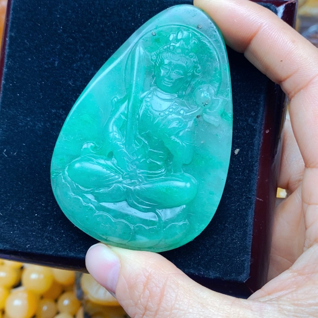 石英质玉（黄龙玉）颈饰未镶嵌