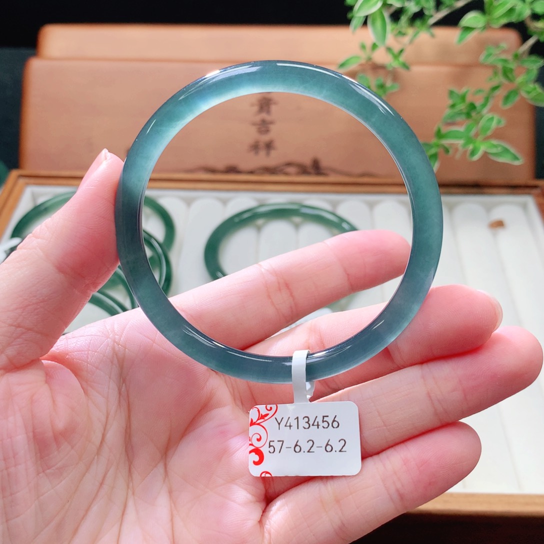 未镶嵌手镯（圆镯）翡翠