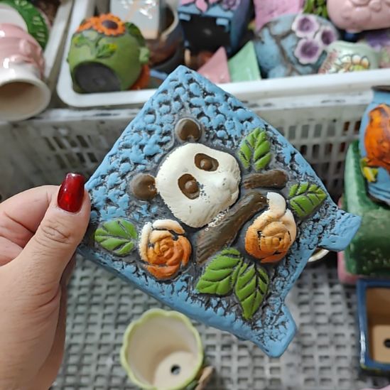 当场拍满15元发货不凑不发，花盆盆口不方不圆有针孔黑点是正常的，