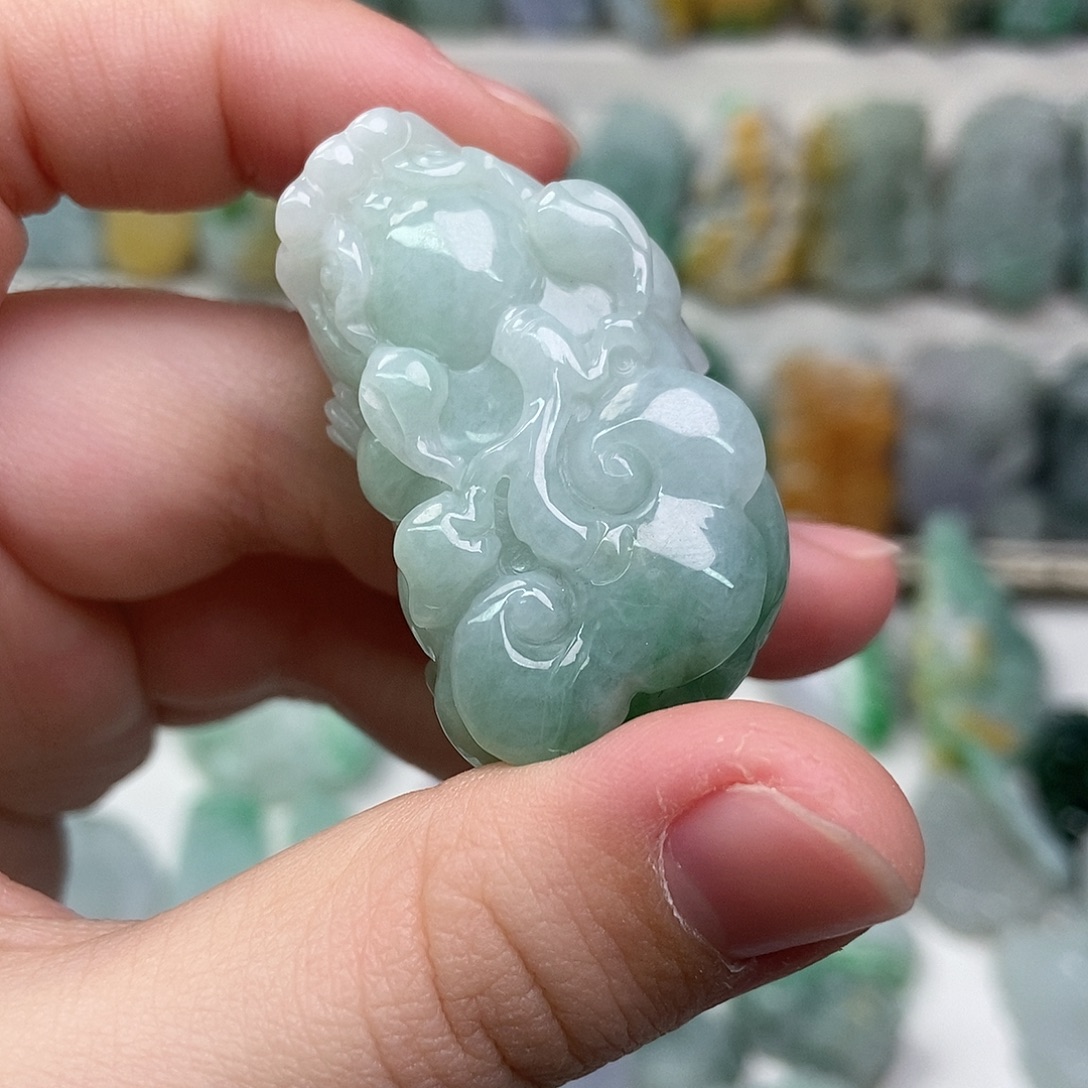 翡翠未镶嵌吊坠(赠链)